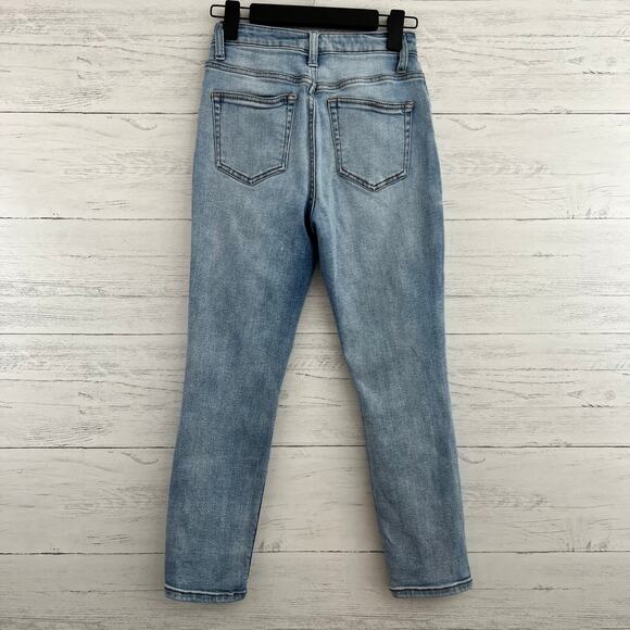 Forever 21 Light Wash Distressed High Rise Jeans Button Fly Size 25 - Picture 2 of 8